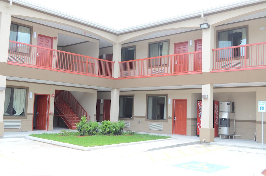 Palace Inn Sam Houston Race Park מראה חיצוני תמונה