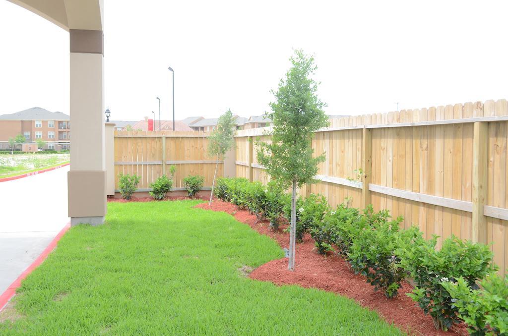 Palace Inn Sam Houston Race Park מראה חיצוני תמונה