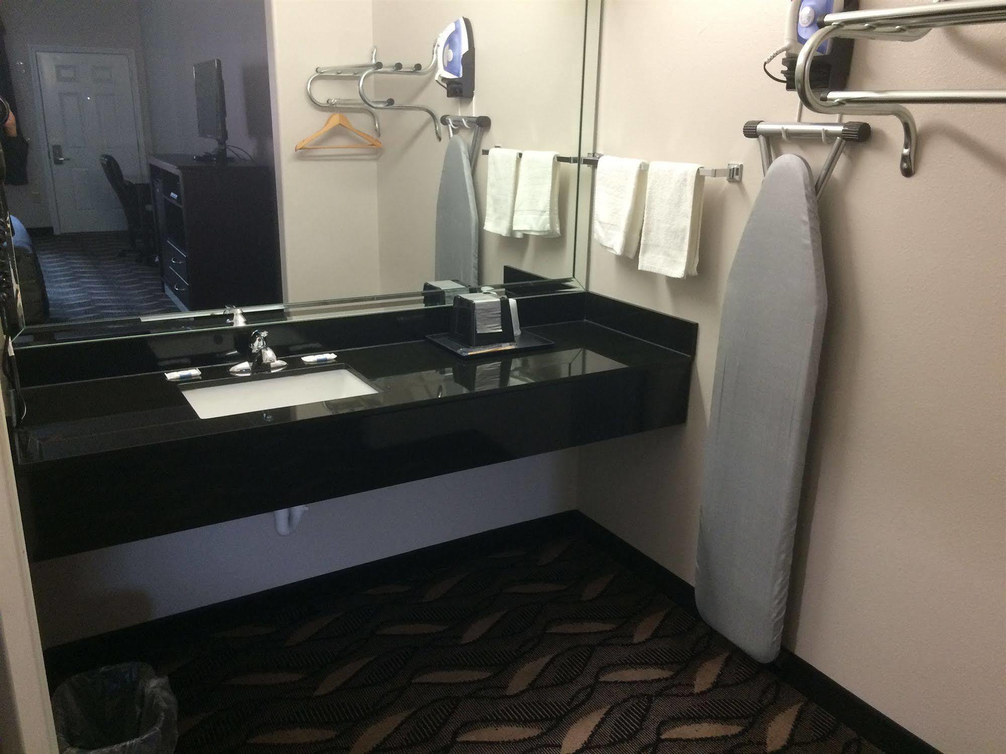 Palace Inn Sam Houston Race Park מראה חיצוני תמונה